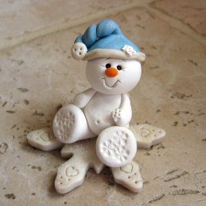 фигурка снеговик из теста