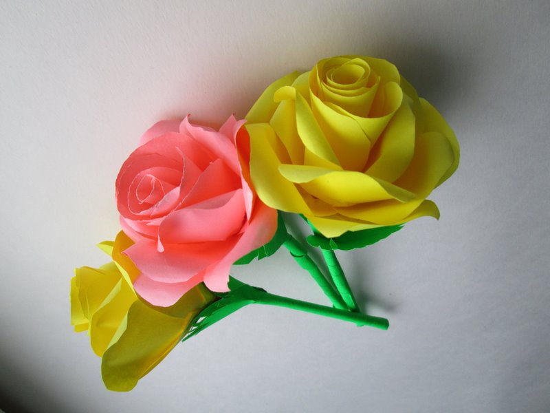 Три розы из бумаги