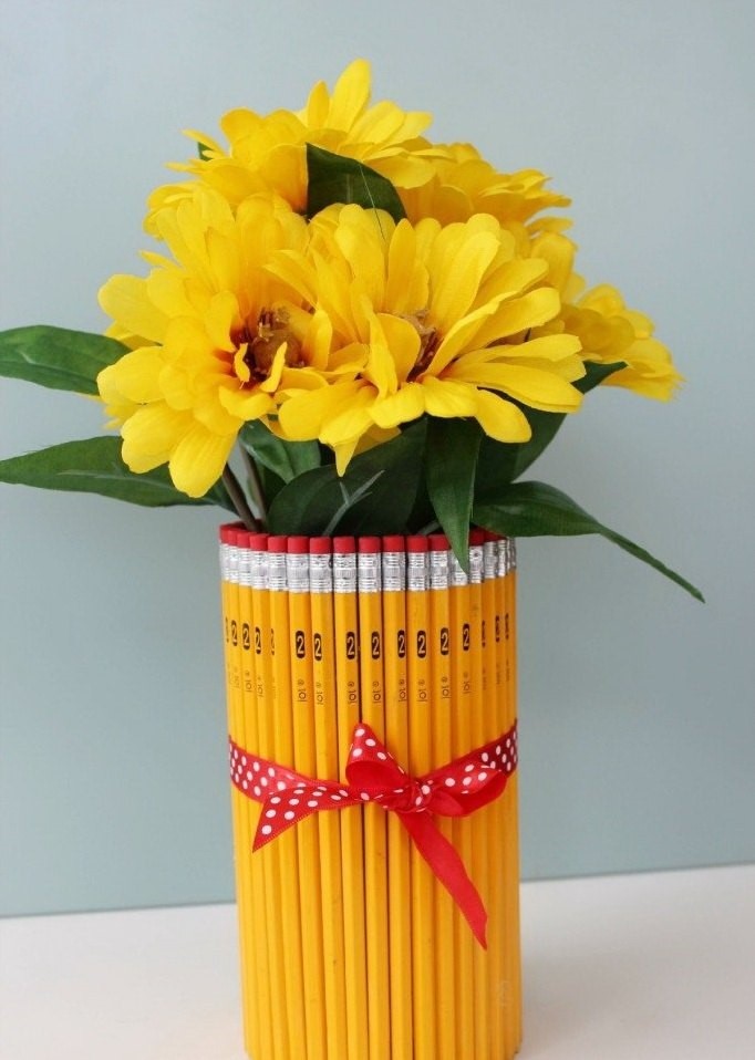 вазочка из простых карандашей
