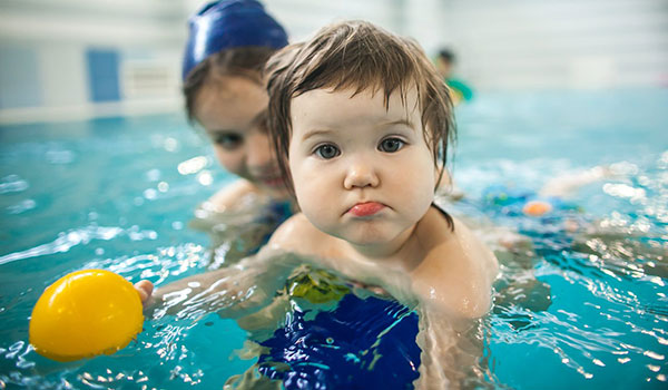 как учить ребенка плавать