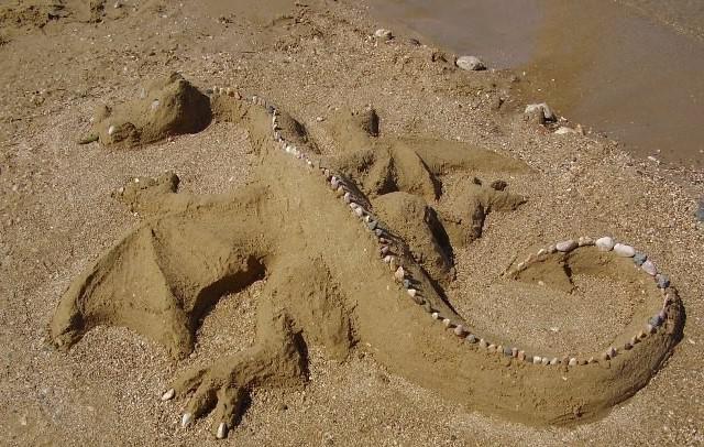 поделки из песка возле речки