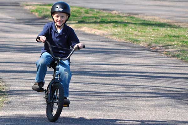 как научить ребенка равновесию на велосипеде