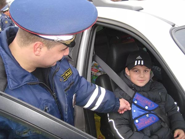 переднее сиденье со скольки лет дети