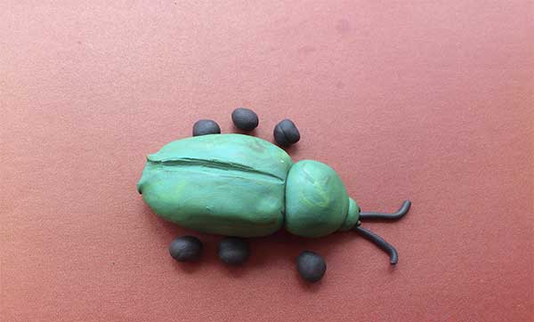 как сделать майского жука из пластилина