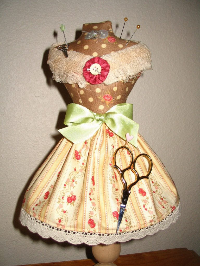 Кукла игольница