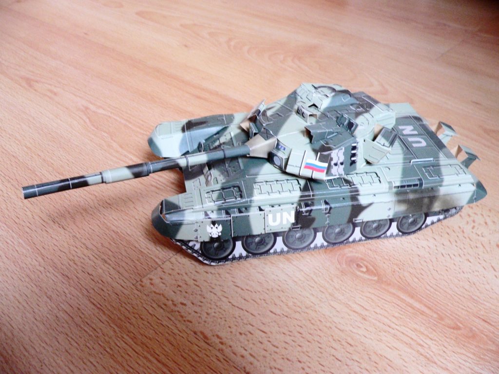 Модель танка из тонкого картона