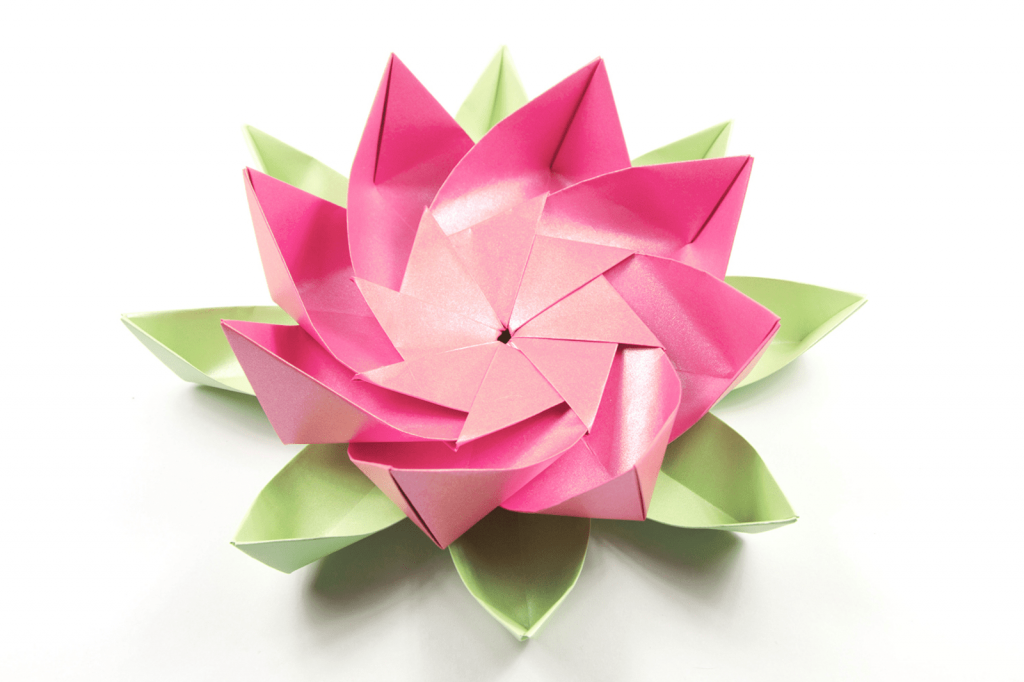 Лотос в технике оригами