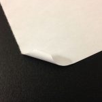 Начните наматывать последнюю половину листа бумаги максимально плотно
