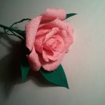 Розы из гофрированной бумаги.