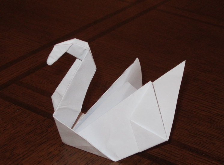 Оригами без клея. Поделки из белой бумаги. Поделка лебедь из бумаги. Лебедь из оригами.