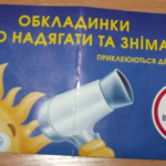 Берем лист бумаги и складываем его по горизонтали пополам. Разворачиваем и снова складываем бумагу пополам уже по вертикали. Разворачиваем поделку с образованными складками по горизонтали и вертикали.