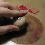 Можно использовать для окраски акварель, гуашь, чернила и любую другую краску, использовать различные инструменты, чтобы получить неожиданные образцы.