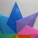 Переворачиваем фигуру на другую сторону и заправляем свободный край первой по счету (фиолетовой) заготовки в «полу» последней (синей) аналогично тому, как мы соединяли заготовки между собой.