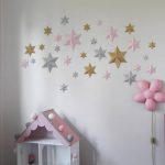 Звезды на стене из бумаги