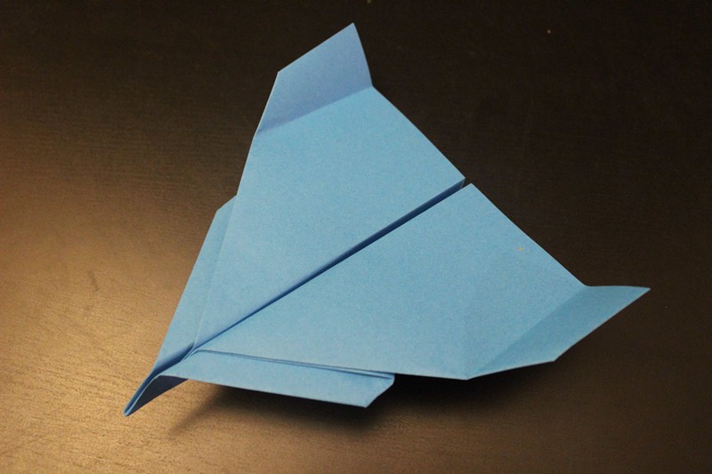 самолет из бумаги