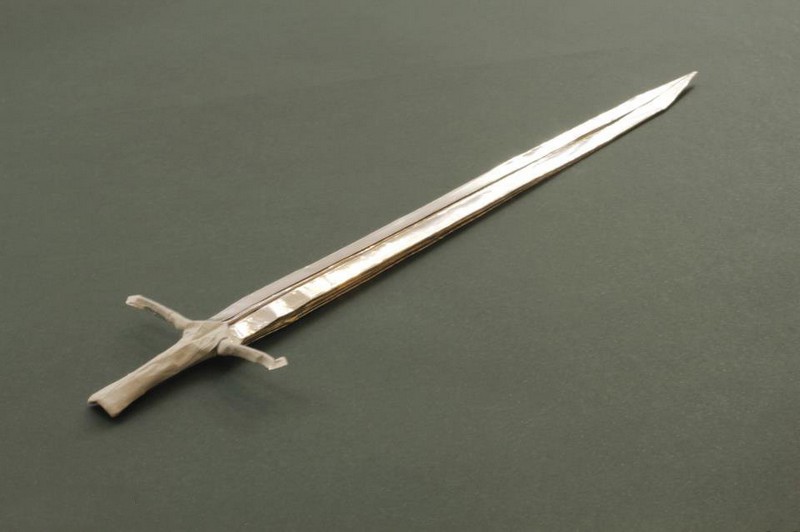 длинный меч из бумаги