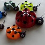 Фигурки из бутылочных днищ