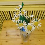 Букет ромашек из ватных палочек