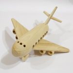 Детский самолёт из дерева