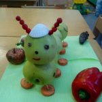 Гусеницы из яблок
