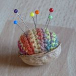 Игольница из скорлупы ореха