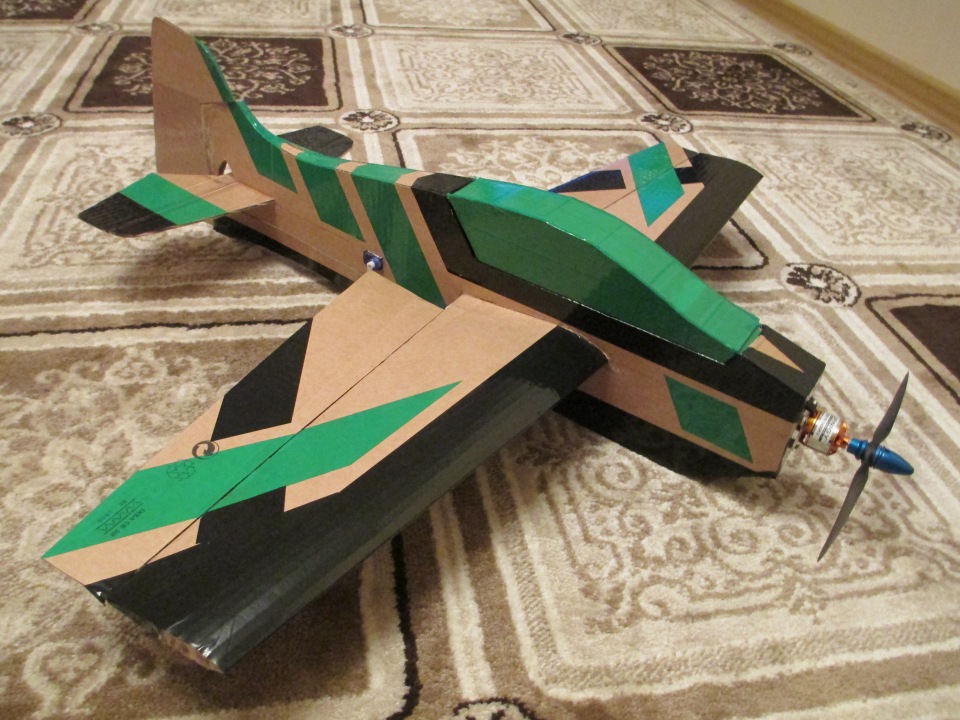 Модель техники своими руками. Поделка самолет. Самолет из картона. Поделка самолет из картона. Военный самолет из каброна.