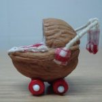Необычная поделка из скорлупы ореха