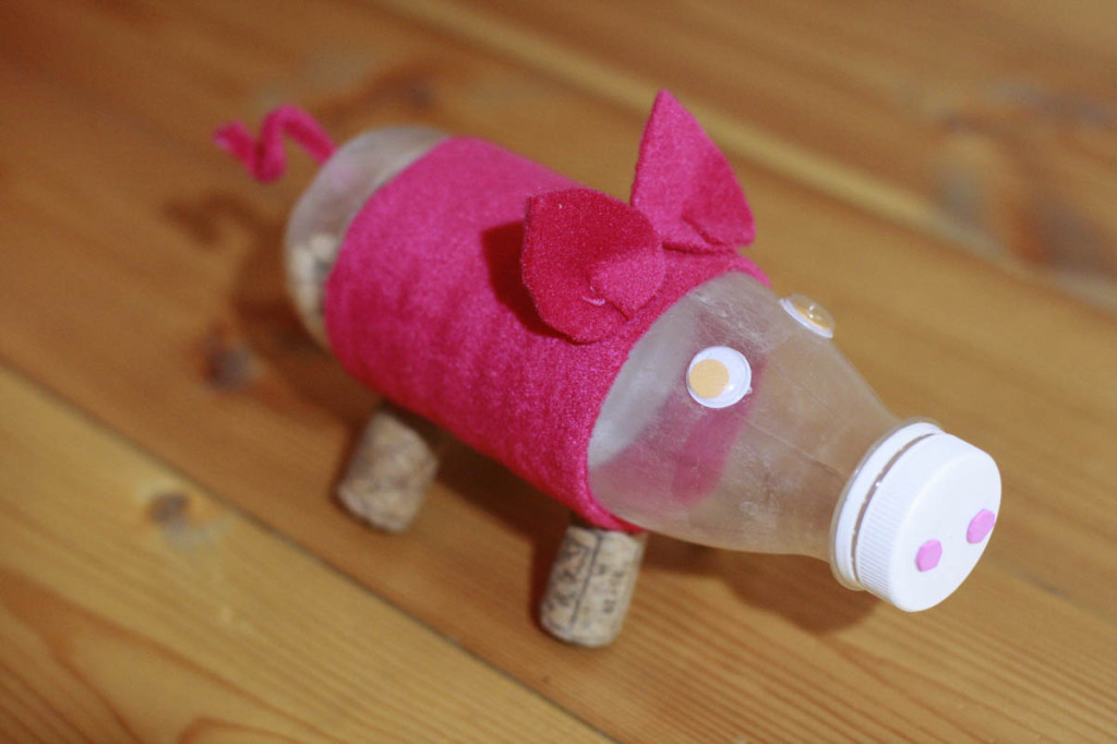 Как сделать поделку-свинью из пластиковой бутылки своими руками