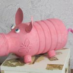 Поросёнок из пластиковой бутылки