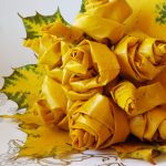 Роза из кленовых листьев