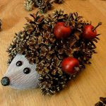 Ёжик из шишек своими руками