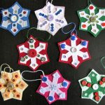 Ёлочная игрушка из пуговиц