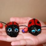 Божьи коровки из скорлупы своими руками