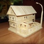 Домик из зубочисток и клея