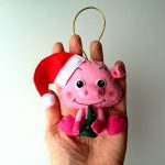 Новогодняя поделка-свинья из фетра