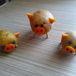 Поделки- хрюшки из картофеля