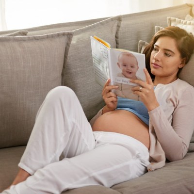 Читаем сказки малышу в утробе